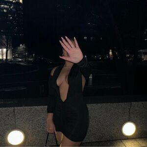 Mini black bodycon dress #bodycon #minidress